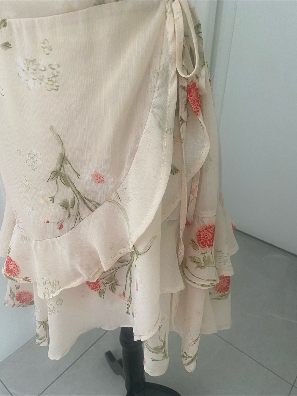 MILE END Floral Ruffle lined Wrap Dress Floral Cream & Orange Size Medium - Picture 5 of 16
